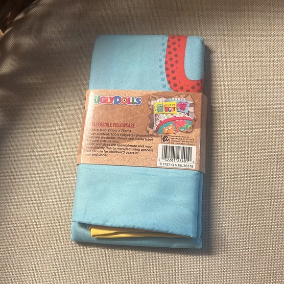 New Ugly Dolls Reversible Pillow Case 20x30 in NWT - Picture 2 of 2